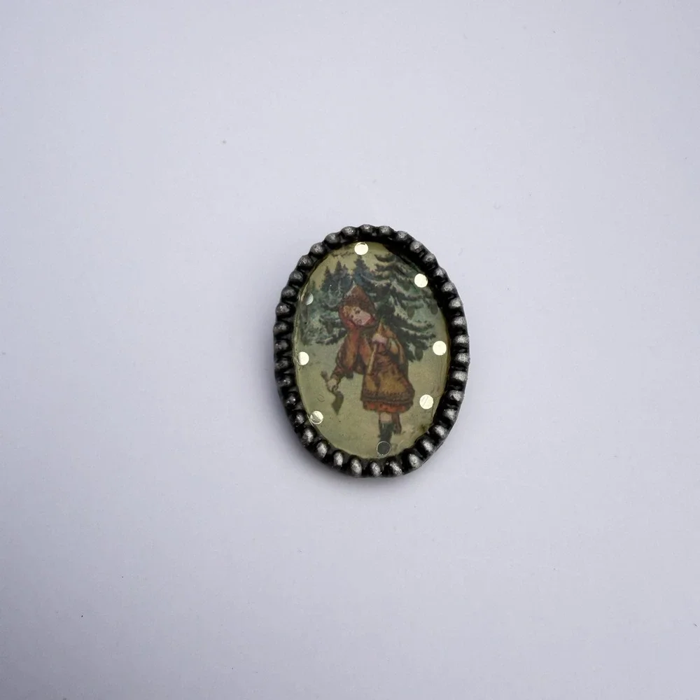 Brooch Pin Vintage Christmas Girl Tree Winter Holiday Oval Beaded Border
